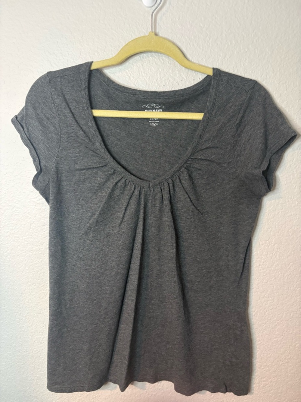 Old Navy Gray V-Neck Short Sleeve Top